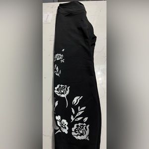 HTF Athlete Eyelet 7/8 leggings black size medium NWT